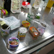 缶詰や保存食を使って…